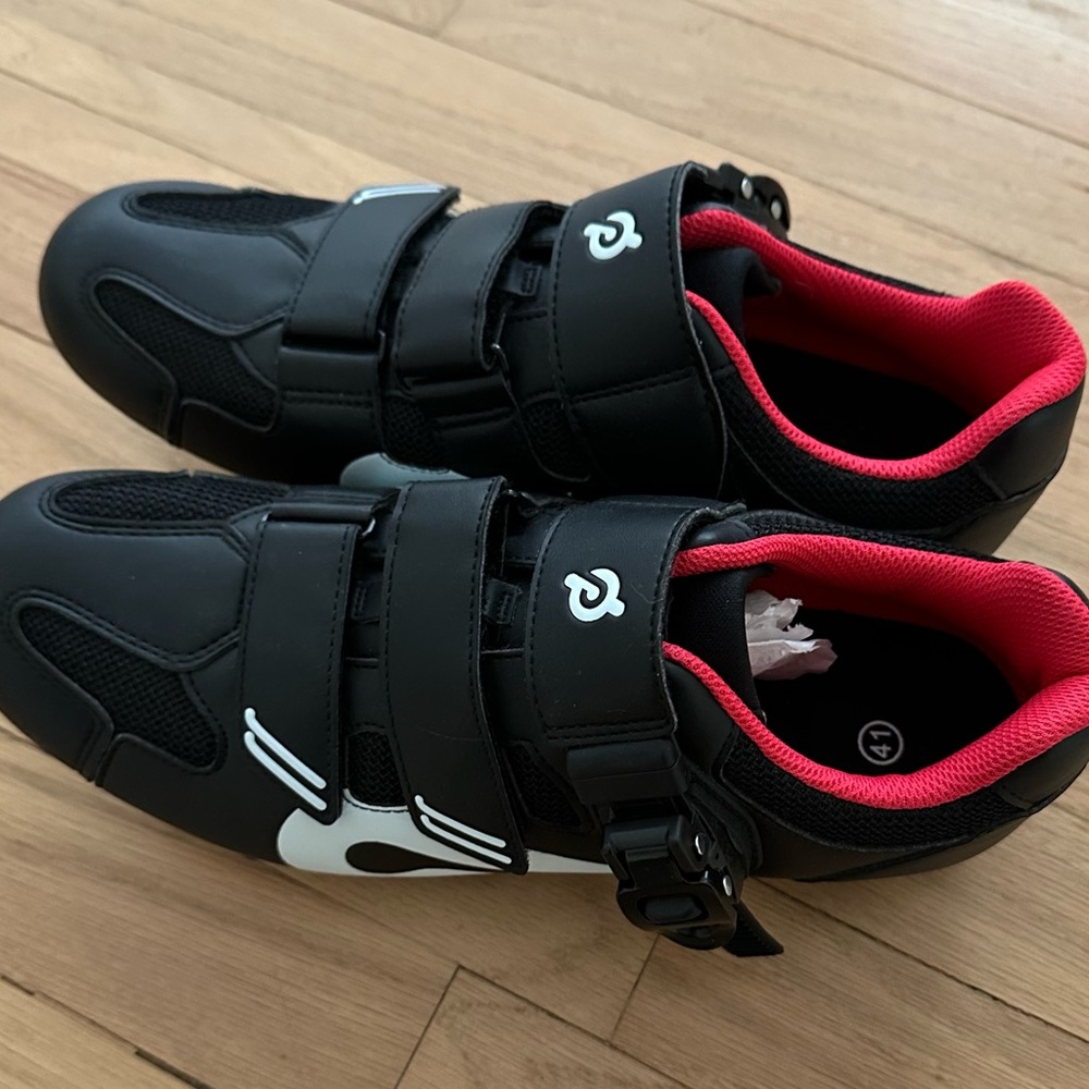 Peloton Women’s cycling shoes size 10  size 41